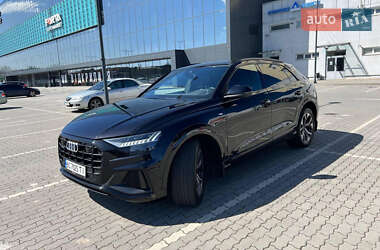 Позашляховик / Кросовер Audi Q8 2021 в 