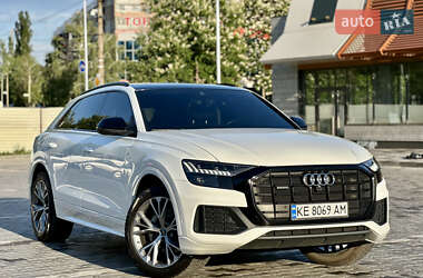 Позашляховик / Кросовер Audi Q8 2020 в 