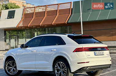 Позашляховик / Кросовер Audi Q8 2020 в 