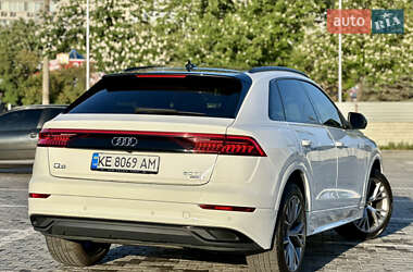 Позашляховик / Кросовер Audi Q8 2020 в 