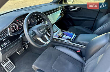 Позашляховик / Кросовер Audi Q8 2020 в 