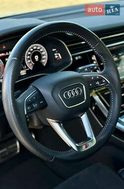 Позашляховик / Кросовер Audi Q8 2020 в 