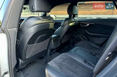 Позашляховик / Кросовер Audi Q8 2020 в 