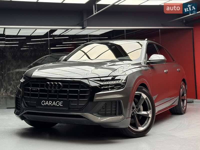 Внедорожник / Кроссовер Audi Q8 2021 в 