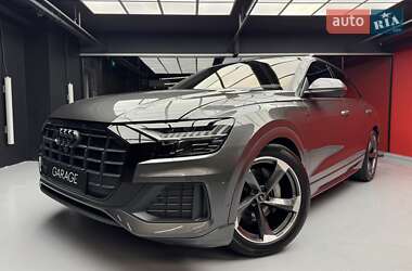 Внедорожник / Кроссовер Audi Q8 2021 в 