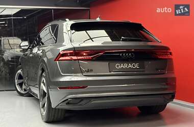 Внедорожник / Кроссовер Audi Q8 2021 в 