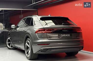 Внедорожник / Кроссовер Audi Q8 2021 в 