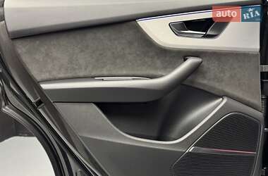 Внедорожник / Кроссовер Audi Q8 2021 в 