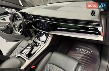 Внедорожник / Кроссовер Audi Q8 2021 в 