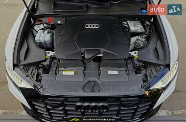 Внедорожник / Кроссовер Audi Q8 2022 в 