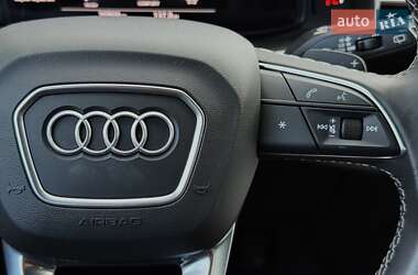 Внедорожник / Кроссовер Audi Q8 2022 в 