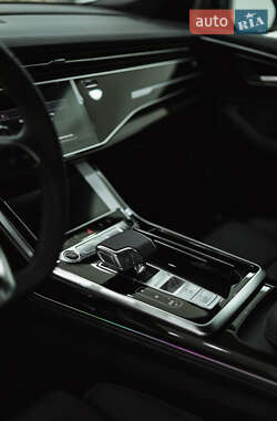 Внедорожник / Кроссовер Audi Q8 2025 в 