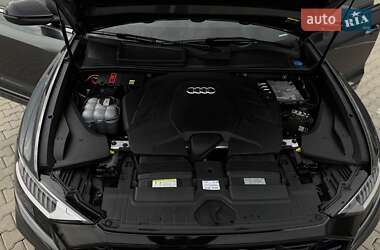Внедорожник / Кроссовер Audi Q8 2021 в 