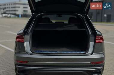 Внедорожник / Кроссовер Audi Q8 2021 в 