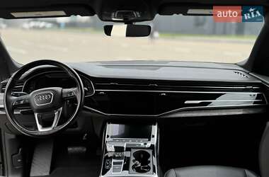 Внедорожник / Кроссовер Audi Q8 2021 в 