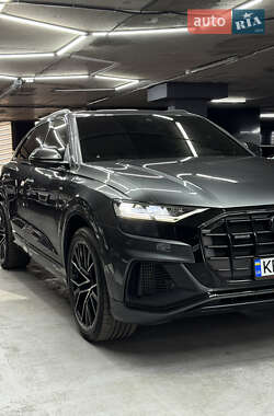 Внедорожник / Кроссовер Audi Q8 2021 в 