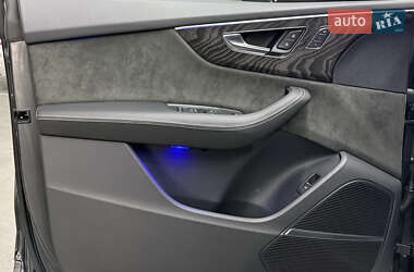 Внедорожник / Кроссовер Audi Q8 2021 в 