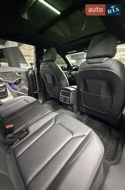 Внедорожник / Кроссовер Audi Q8 2021 в 