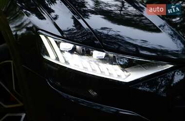 Позашляховик / Кросовер Audi Q8 2022 в 