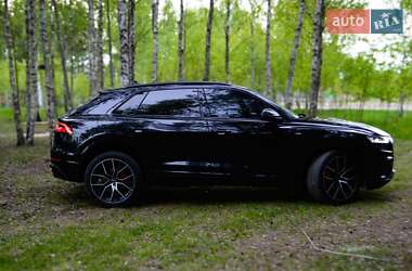 Позашляховик / Кросовер Audi Q8 2022 в 