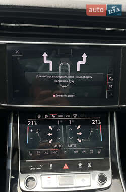 Внедорожник / Кроссовер Audi Q8 2022 в 