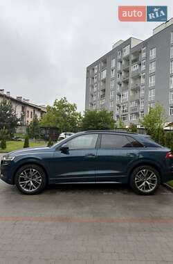 Позашляховик / Кросовер Audi Q8 2020 в 