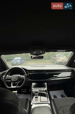 Позашляховик / Кросовер Audi Q8 2020 в 