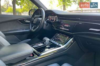 Внедорожник / Кроссовер Audi Q8 2021 в 