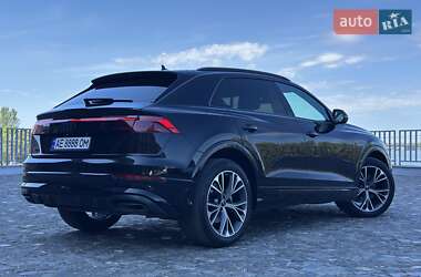 Позашляховик / Кросовер Audi Q8 2024 в 
