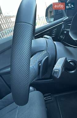 Позашляховик / Кросовер Audi Q8 2024 в 