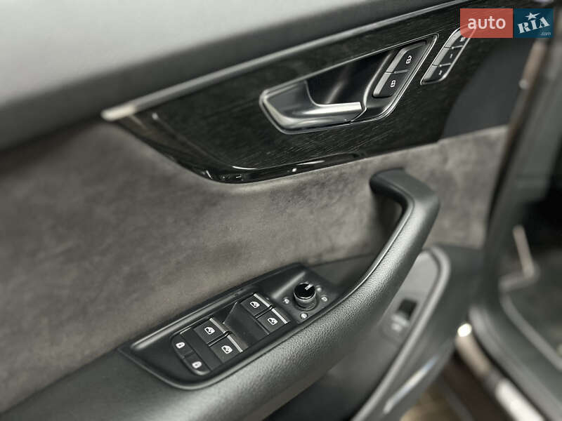 Внедорожник / Кроссовер Audi Q8 2019 в Киеве