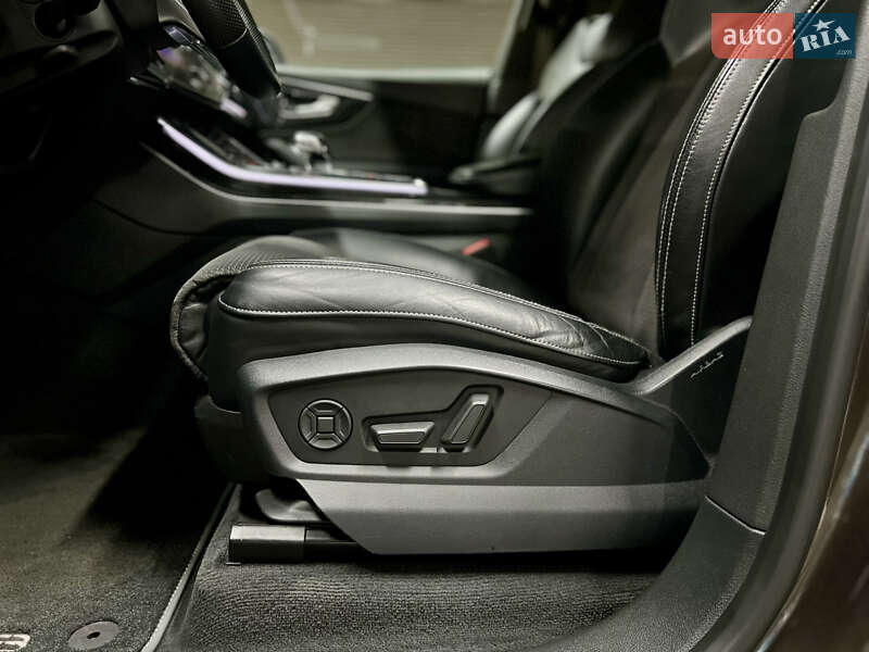 Внедорожник / Кроссовер Audi Q8 2019 в Киеве