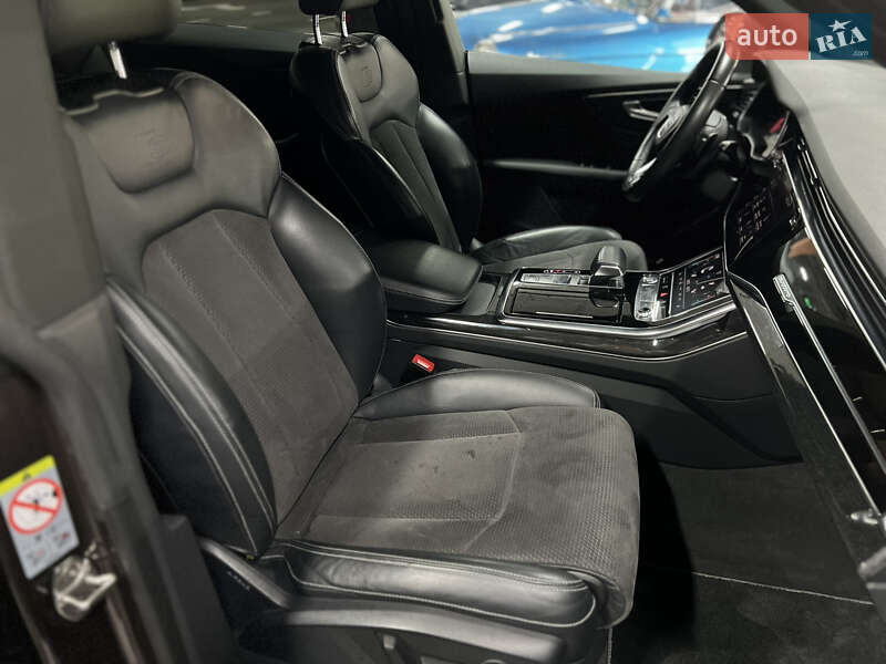 Внедорожник / Кроссовер Audi Q8 2019 в Киеве