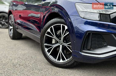 Внедорожник / Кроссовер Audi Q8 2021 в 