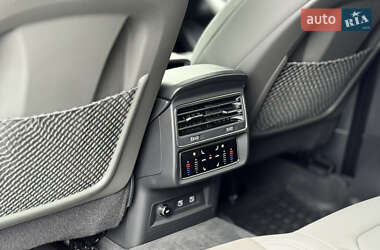 Внедорожник / Кроссовер Audi Q8 2021 в 