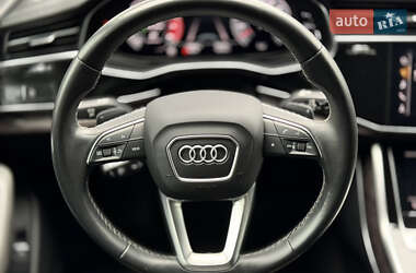 Внедорожник / Кроссовер Audi Q8 2021 в 