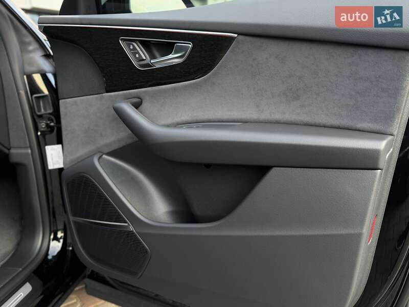 Внедорожник / Кроссовер Audi Q8 2025 в Одессе