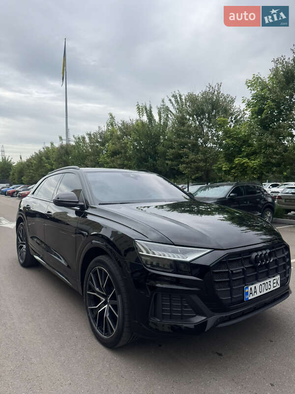 Внедорожник / Кроссовер Audi Q8 2019 в 