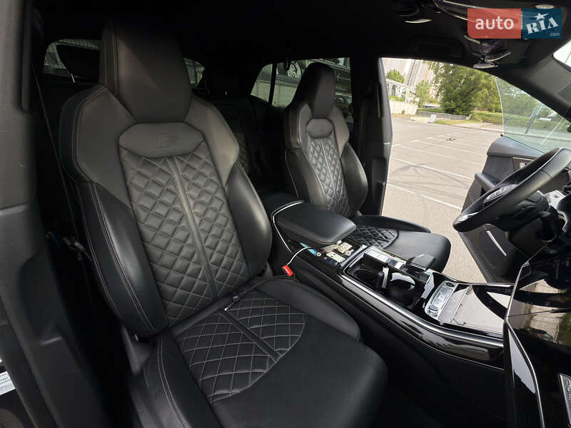 Позашляховик / Кросовер Audi Q8 2023 в Києві