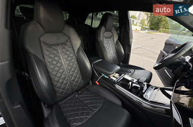 Внедорожник / Кроссовер Audi Q8 2023 в 