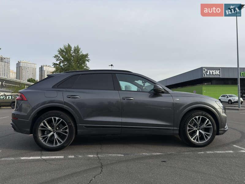 Позашляховик / Кросовер Audi Q8 2023 в Києві