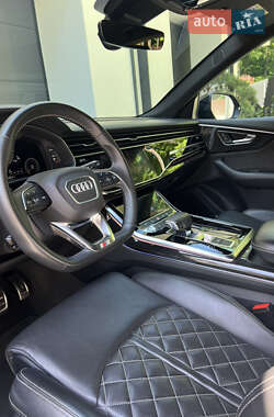 Внедорожник / Кроссовер Audi Q8 2018 в 