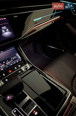 Внедорожник / Кроссовер Audi Q8 2018 в 