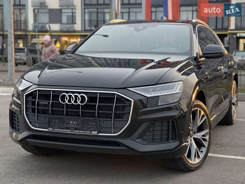 Внедорожник / Кроссовер Audi Q8 2021 в 