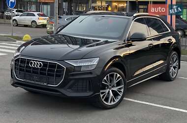 Внедорожник / Кроссовер Audi Q8 2021 в 