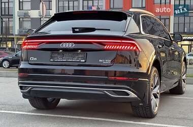 Внедорожник / Кроссовер Audi Q8 2021 в 
