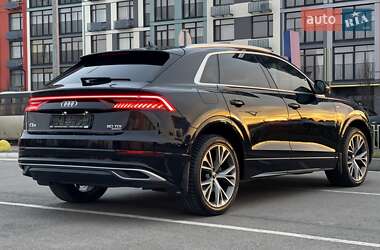 Внедорожник / Кроссовер Audi Q8 2021 в 