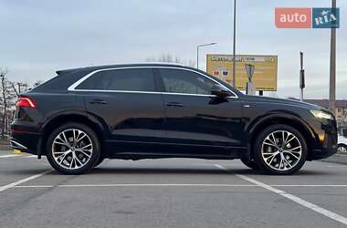 Внедорожник / Кроссовер Audi Q8 2021 в 