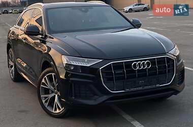Внедорожник / Кроссовер Audi Q8 2021 в 