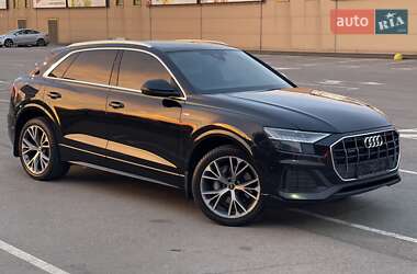 Внедорожник / Кроссовер Audi Q8 2021 в 